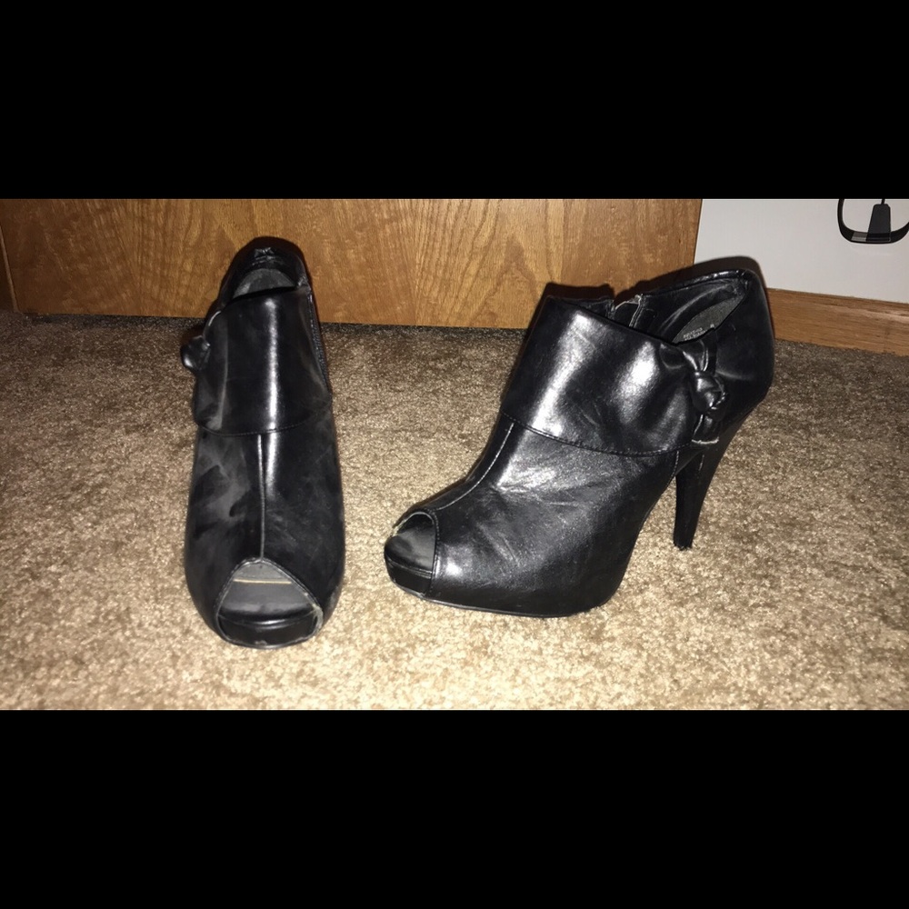 Size 8 ankle length high heel booties